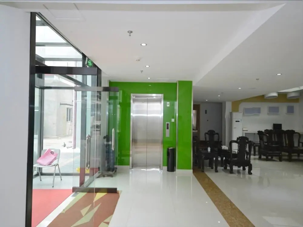 Vatica Tianjin Five Avenues Foreign College Hotel