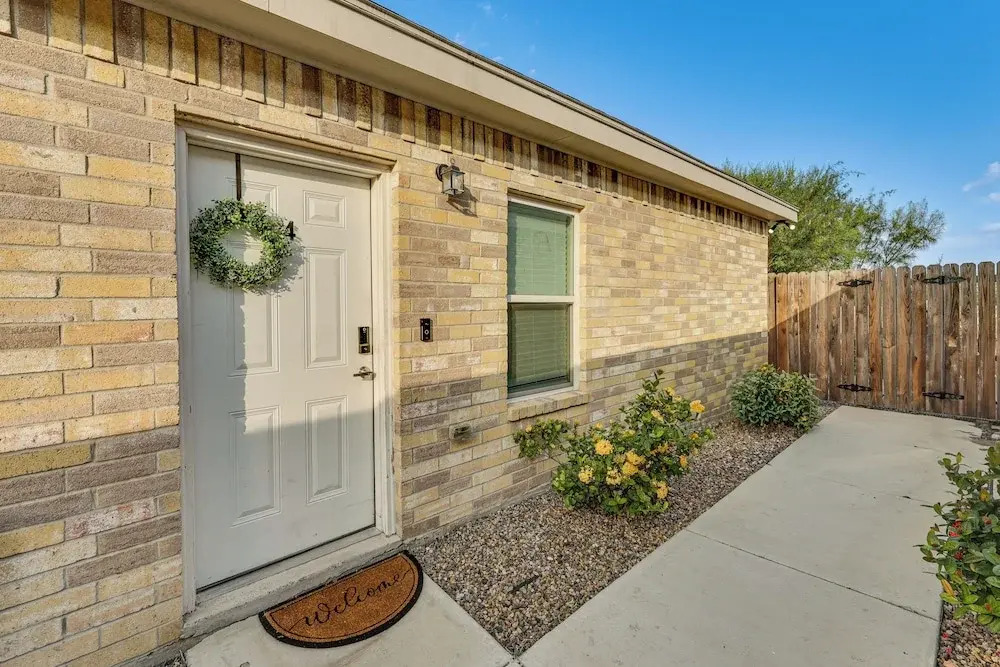 2 Mi to DHR Health: Commuter-friendly Pharr Apt