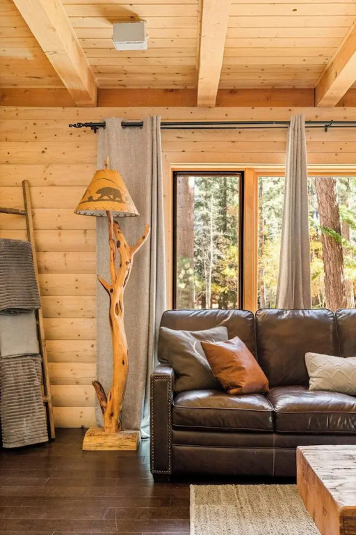 Summit Pine Lodge 4 BDR Minutes From Bear Lake!