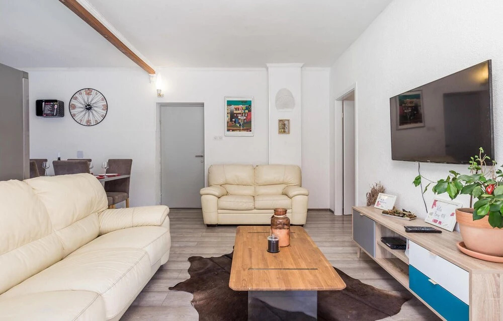 Nice Apartment in Rijeka With Wifi, Outdoor Swimming Pool and 2 Bedrooms