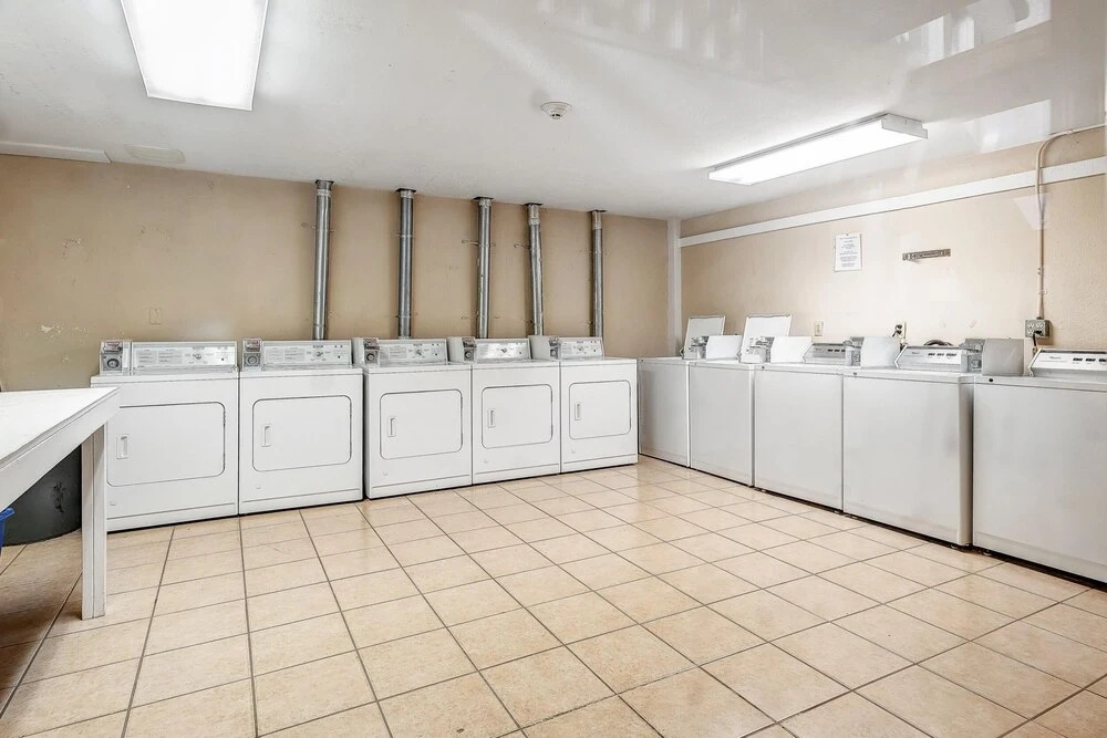 Spacious Condo - Walk to Shuttle