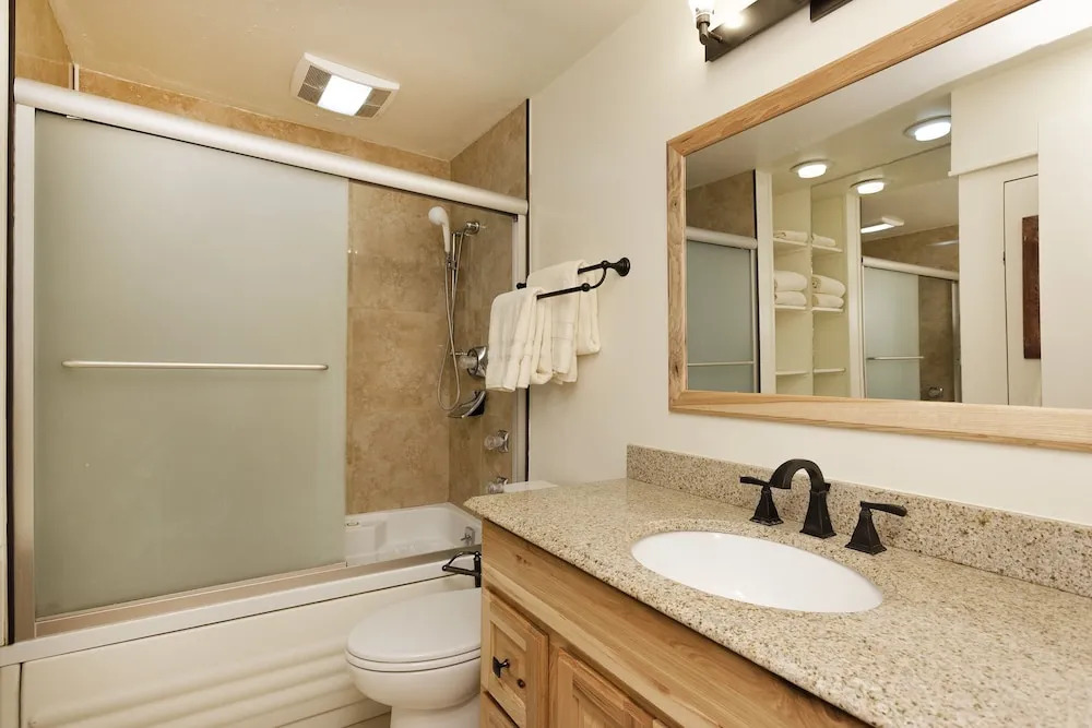 60 Fall Lane Sonnenblick #3 4 Bedroom Townhouse by RedAwning