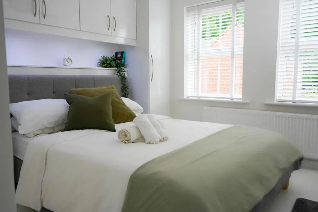 3 BR new build home with FREE parking SOLIHUL BHX NEC HS2 CONTRACTORS FAMILIES