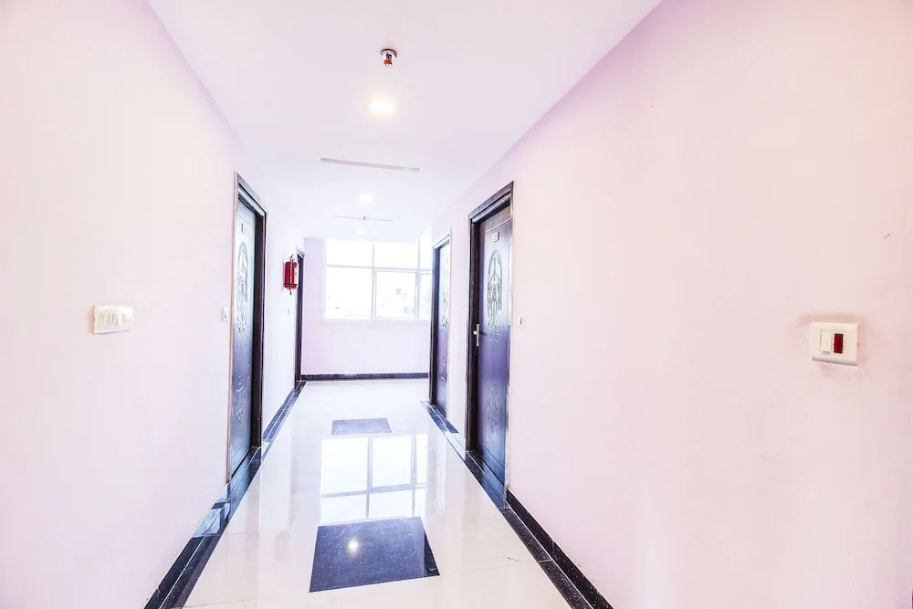 FabHotel Landmark Awadh