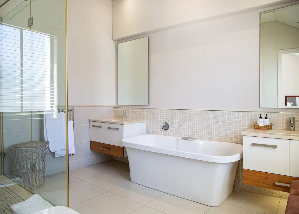 Marine Square Luxury Suites