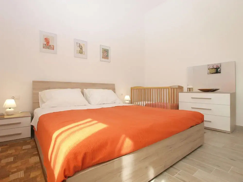 Apartment 1611