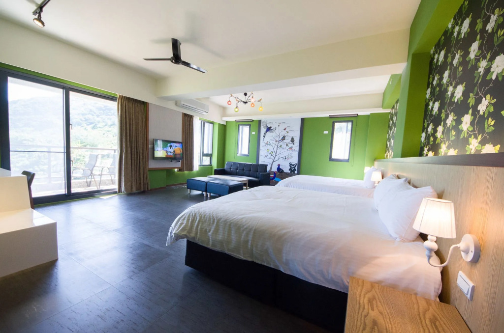 White Spray B&B