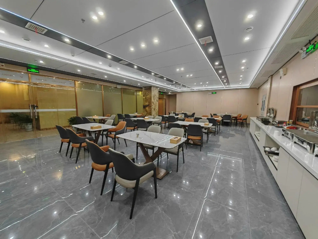 Vienna Hotel (Emerald  Lake  Branch, Changsha Ningxiang  High-speed Railway Weat Station)