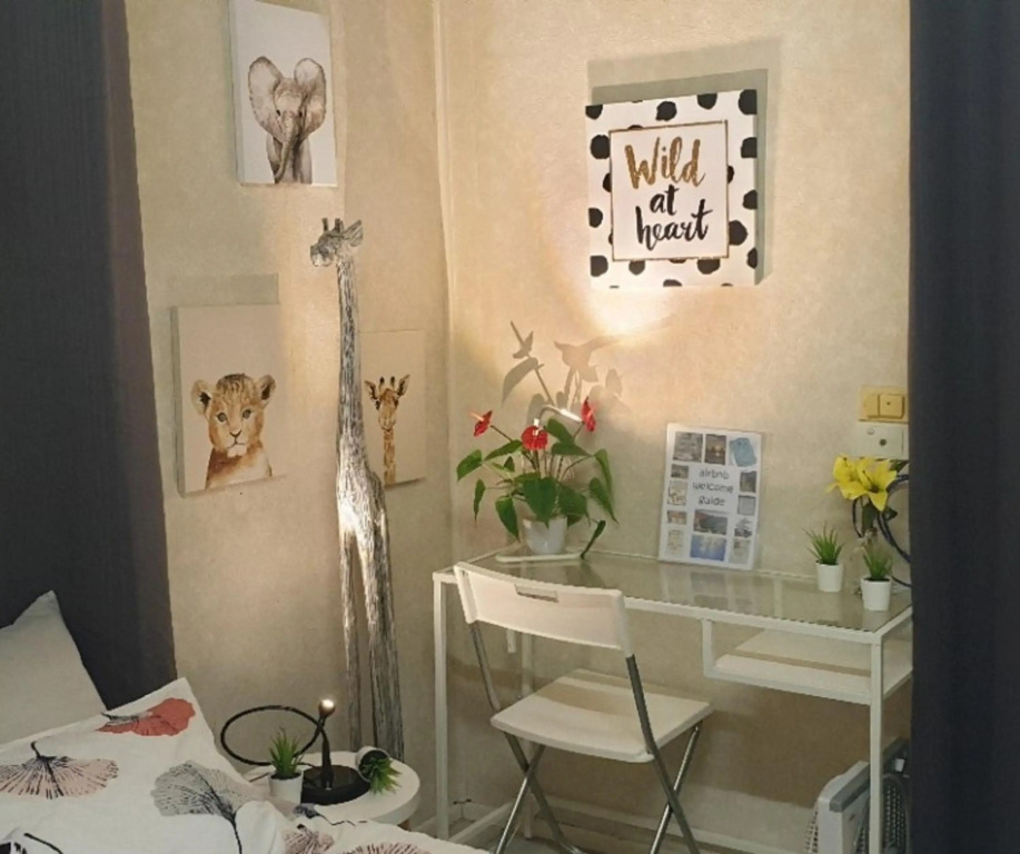 WOODY Pt - AMAZING 1970s SHARE HOUSE BY THE SEA-4 rooms available