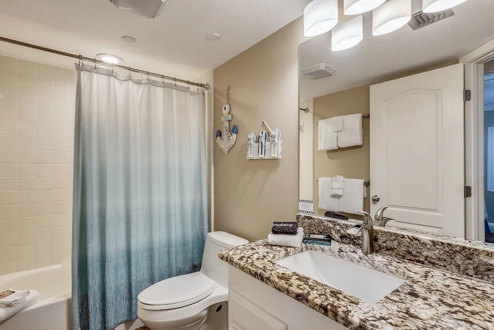 Inlet Reef 303 2 Bedroom Condo by RedAwning
