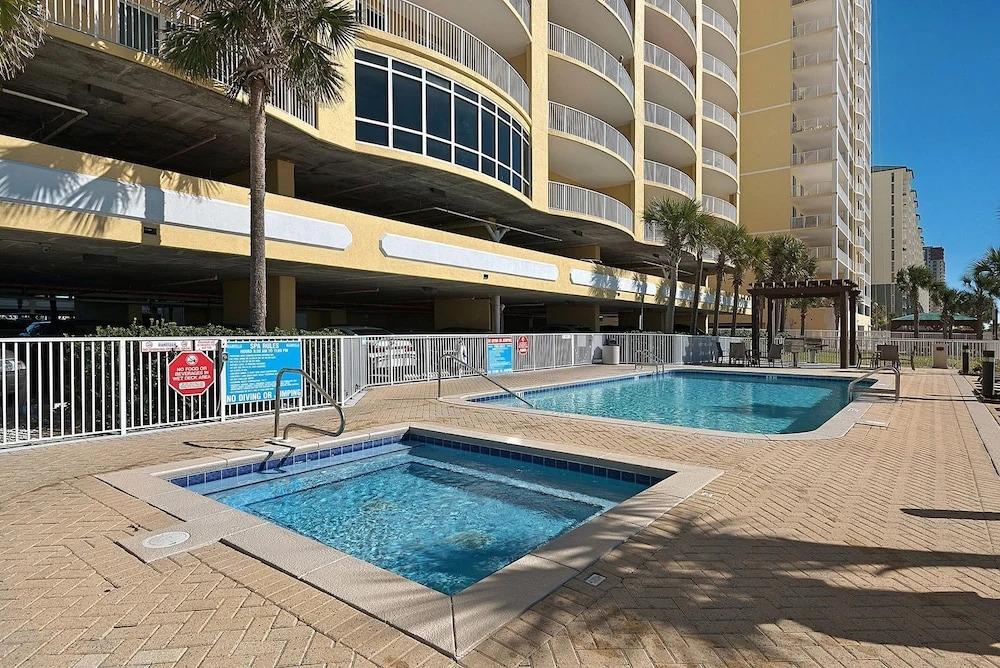 Beautiful Ocean Views! 2-Bedroom, 2-Bathroom! Resort Pools