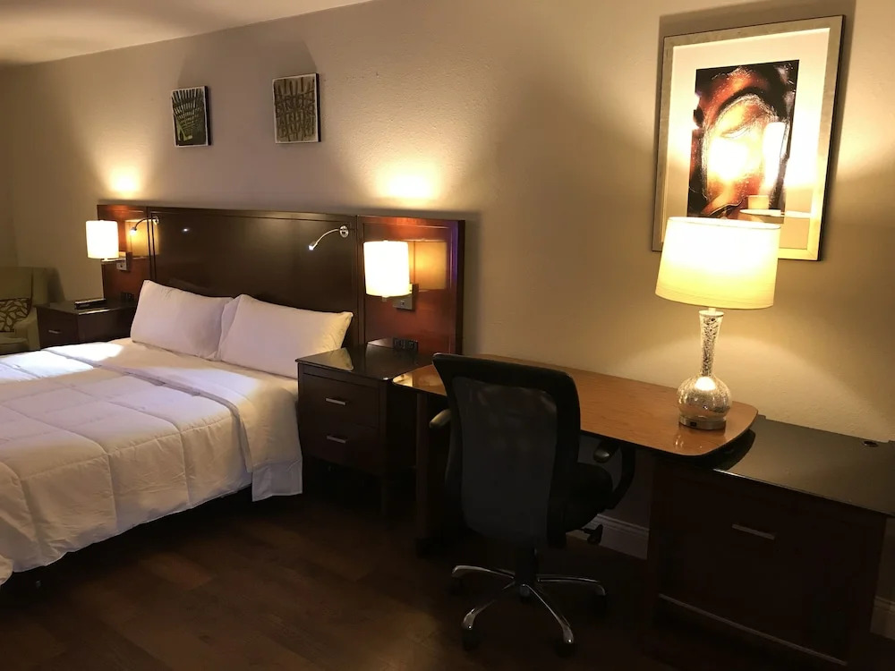 Stratus Suites Boutique Hotel
