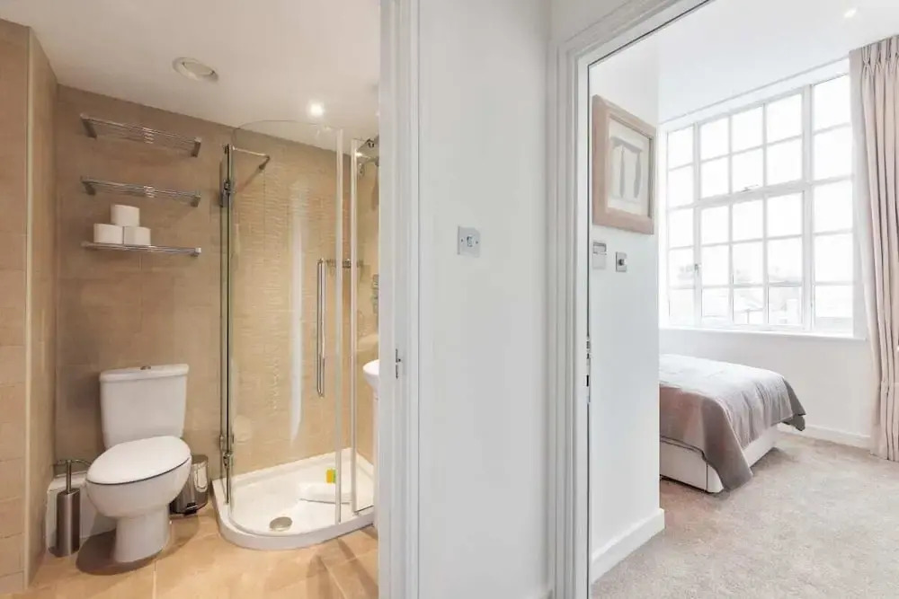Stunning 3 Bed Apartment With Parquet Wooden Flooring in Baker Street