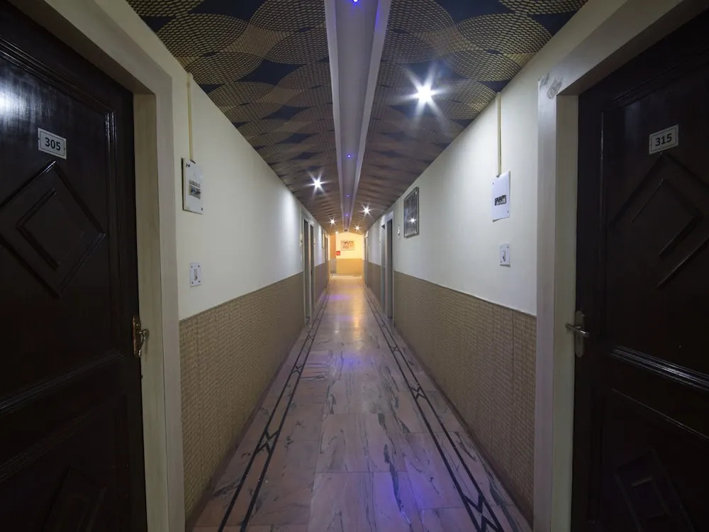 OYO 2046 President Hotel