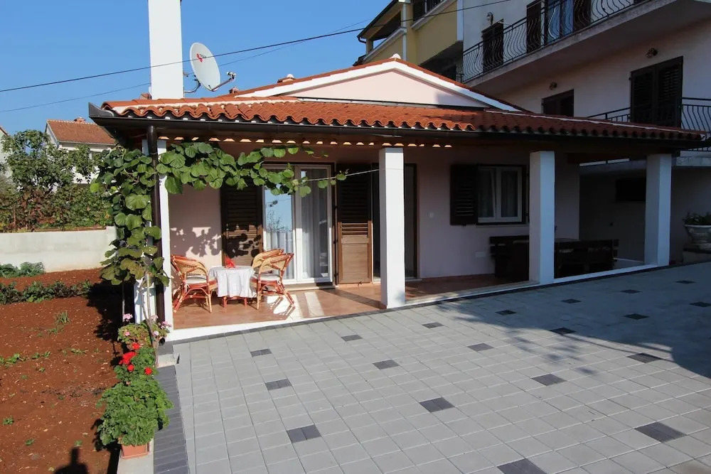 Dujmovic Superior Bungalow Wterrace Biba