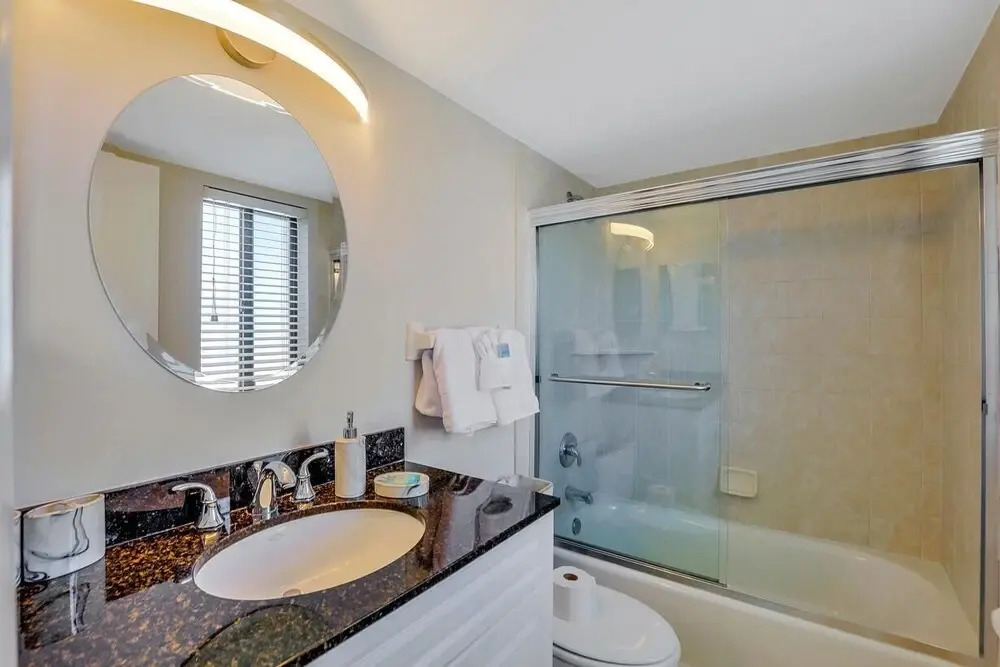 Inviting Beachfront Condo With Pool, spa and Views