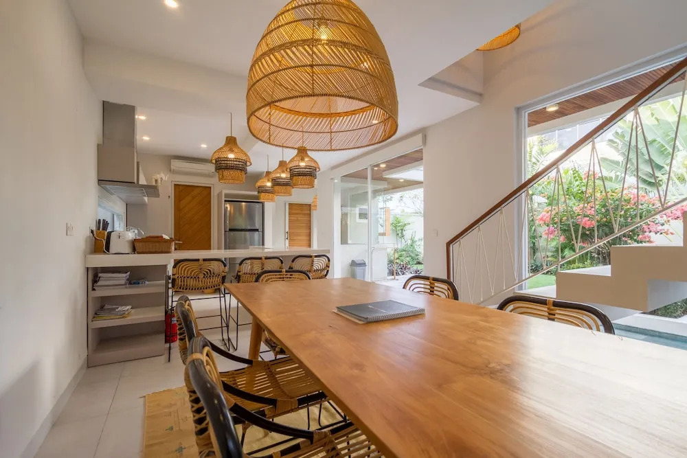 Villa Nestor - New Contemporary 3bd villa next to the Beach