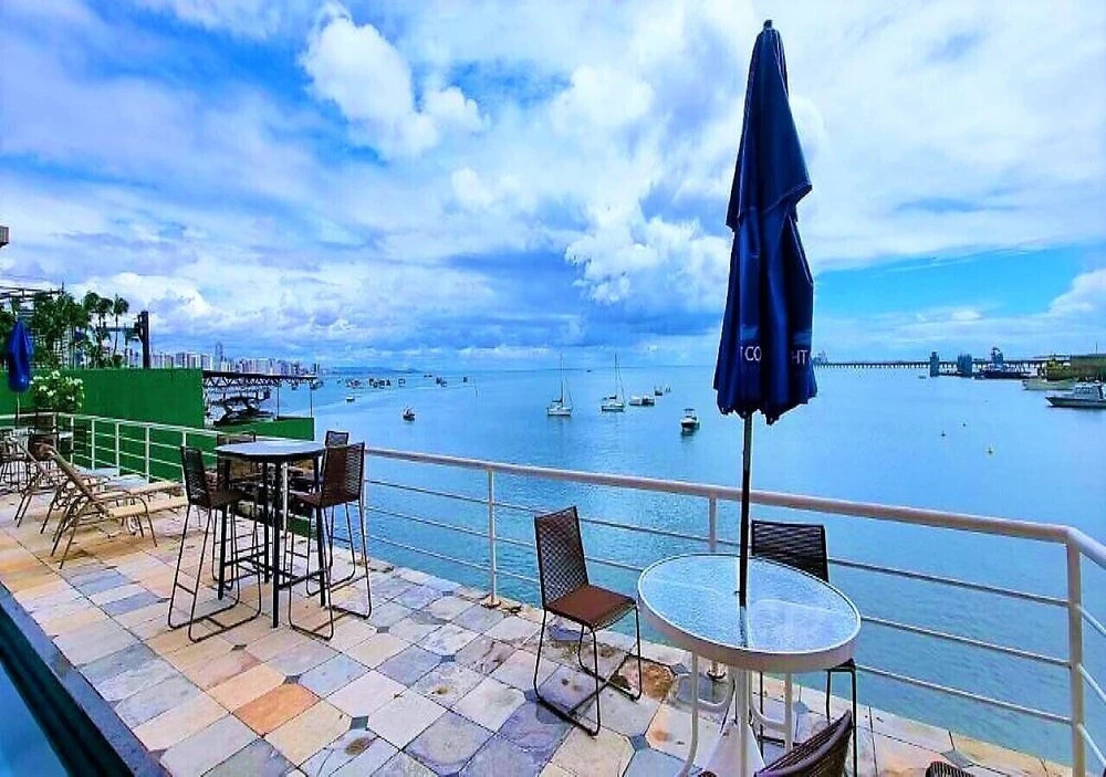 Yacht Coast