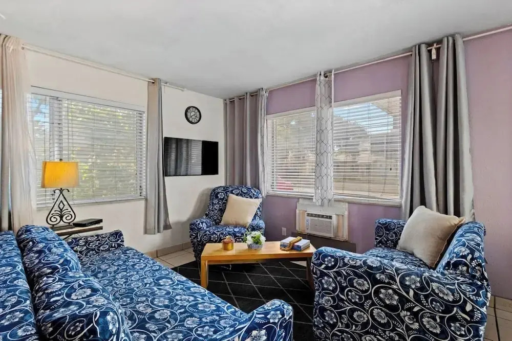Cozy 2BR in Hollywood FL Pet Friendly