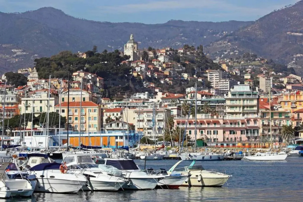 STUDIO LOFT in the CENTER SANREMO FOR 3 PEOPLE