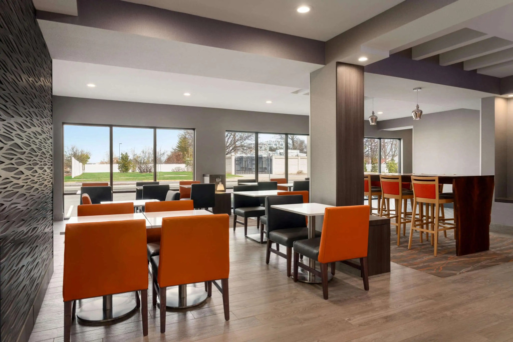 La Quinta Inn & Suites by Wyndham St Louis Route 66