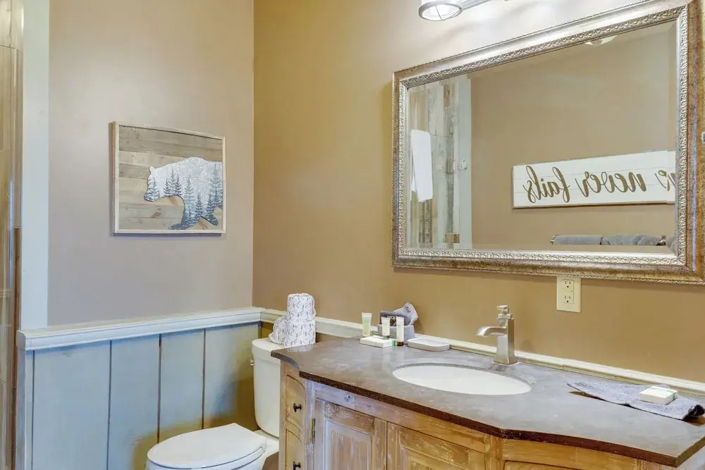 Spacious Gatlinburg Cabin w/ Hot Tub & Game Room!