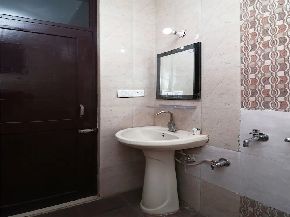 OYO 17064 Home Spacious 2BHK Naukuchiatal