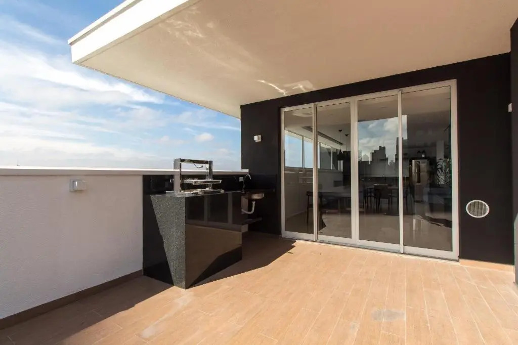 609-Apartamento Decorado Encantador, mobiliado, amplo com 1 vaga de garagem, excelente localização no Rebouças