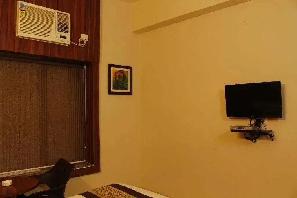 OYO Premium Old Station Road Bhubaneswar 4