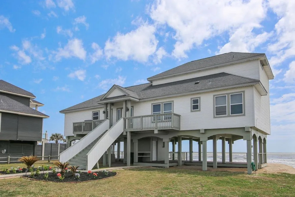Kahala Beachfront by Ryson Vacation Rentals