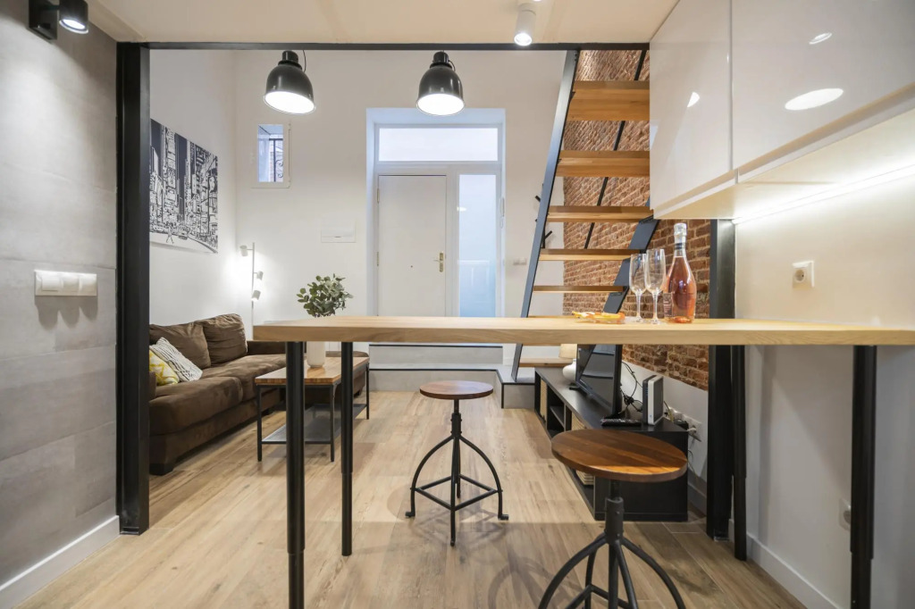 M (MPE35) Apartamento dúplex con patio