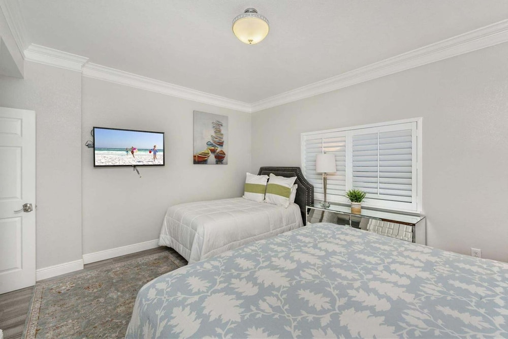 Shoreline Towers 2123 2 Bedroom Condo
