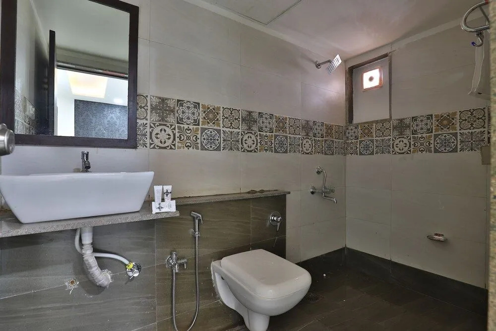 OYO 27930 Hotel Dev Palace