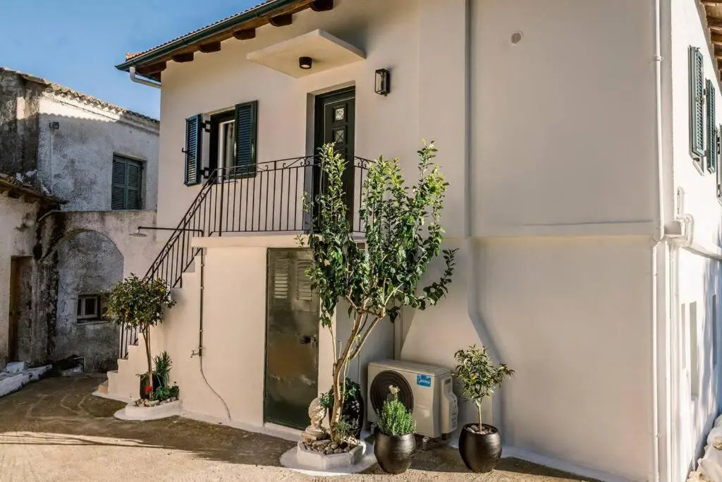 Blue & Green View House