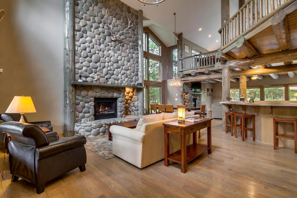 Silver Pine Lodge