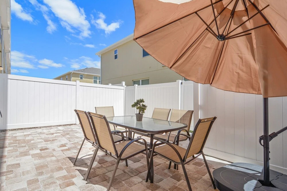 Four Bedroom Sleeps 10 w Gameroom 5152a