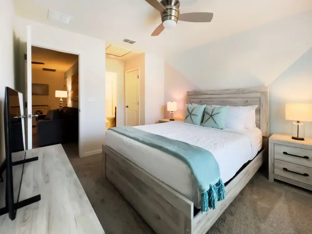 NEW Townhome Near Theme Parks Private Pool Bbq!