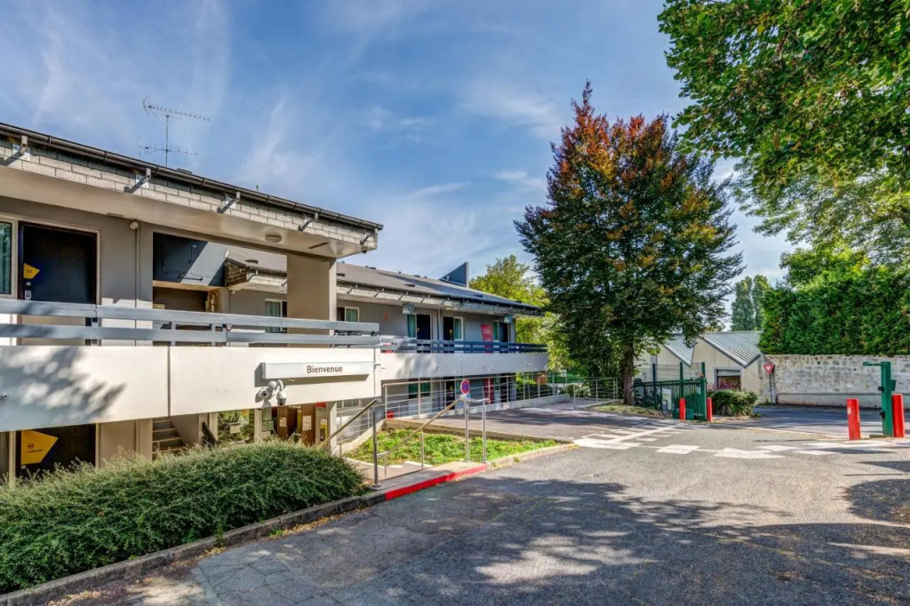 B&B HOTEL Louveciennes