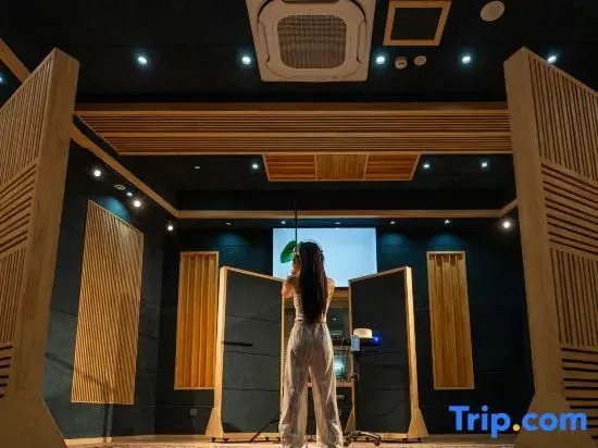 Yanguan Music Lead Vocal Resort Hotel