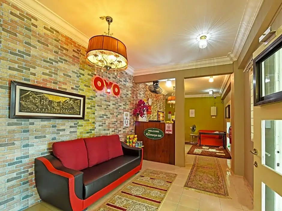 OYO 89694 de Lodge Hotel