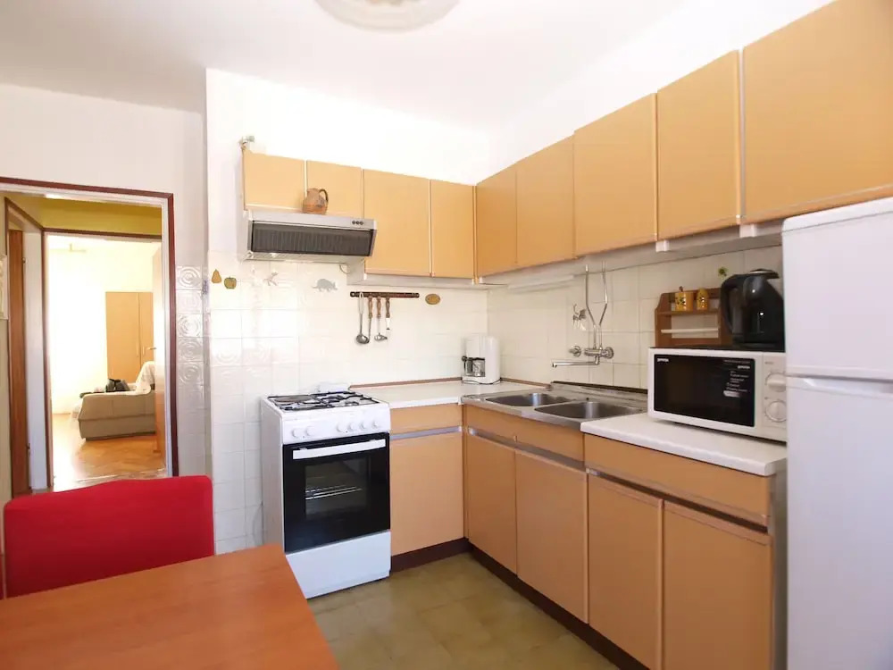 Apartment 686