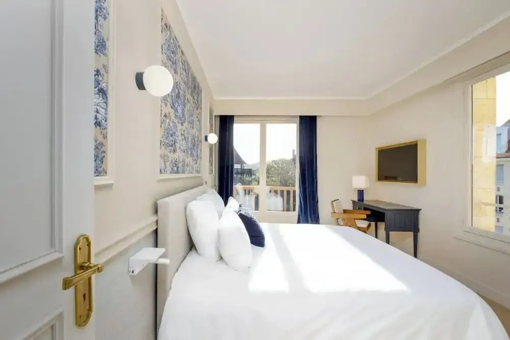 Luxury sea View 3br-2ba With Services in Deauville