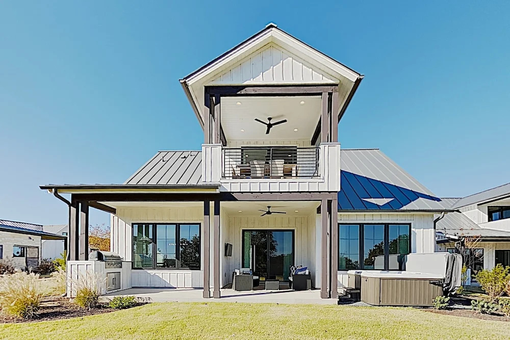 New Listing! Luxury Reserve At Lake Travis 3 Bedroom Home