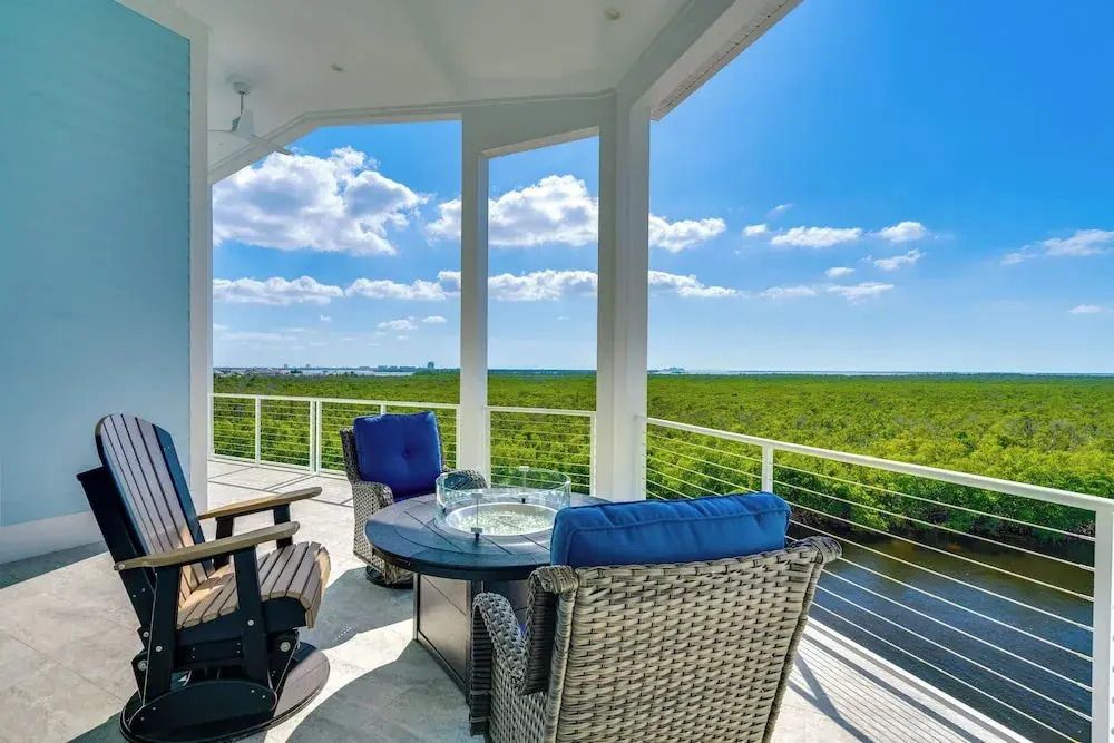 Luxury Group Escape in Cape Corals Cape Harbour!