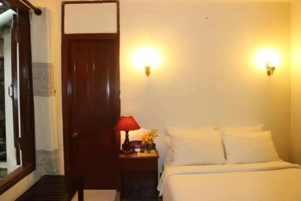 Nhi Trung Hotel