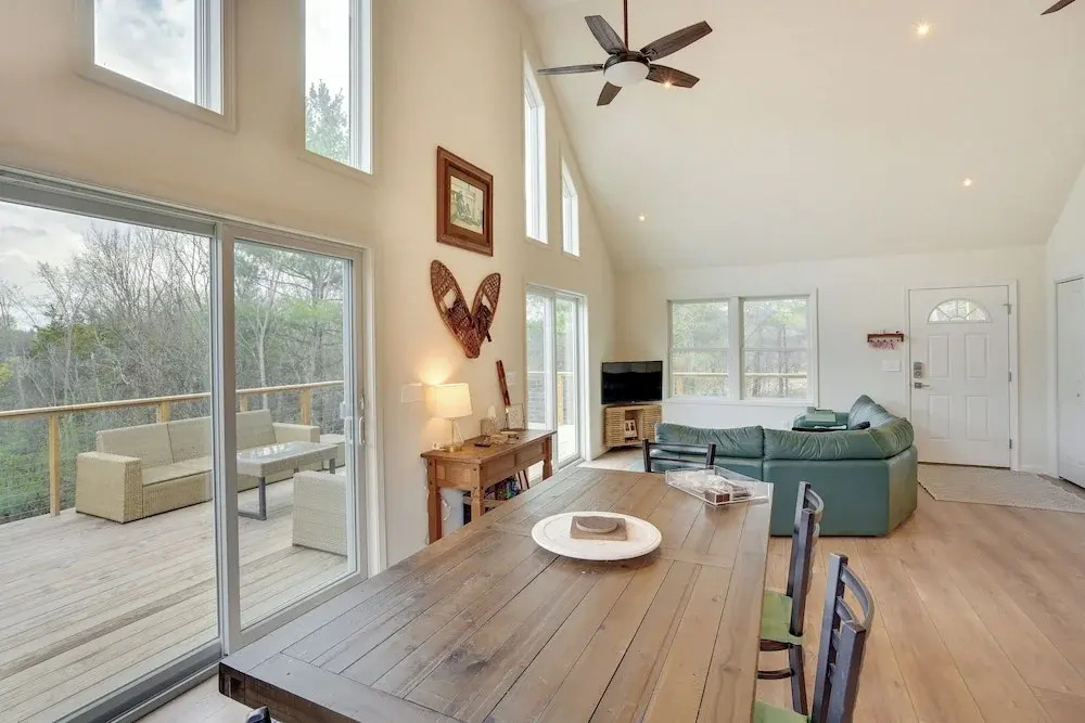 Sleepy Hollow Lake Home w/ Deck, Pool Access