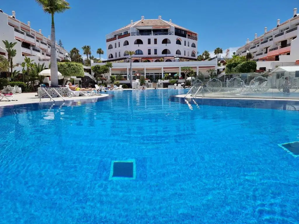 Casa Teide, ground floor Apartment Parque Santiago 1, heated pool, 100 m to sea and beach, wifi