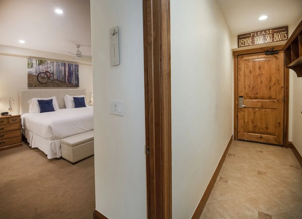 Lionsquare Lodge North #294 1 Bedroom Condo by RedAwning