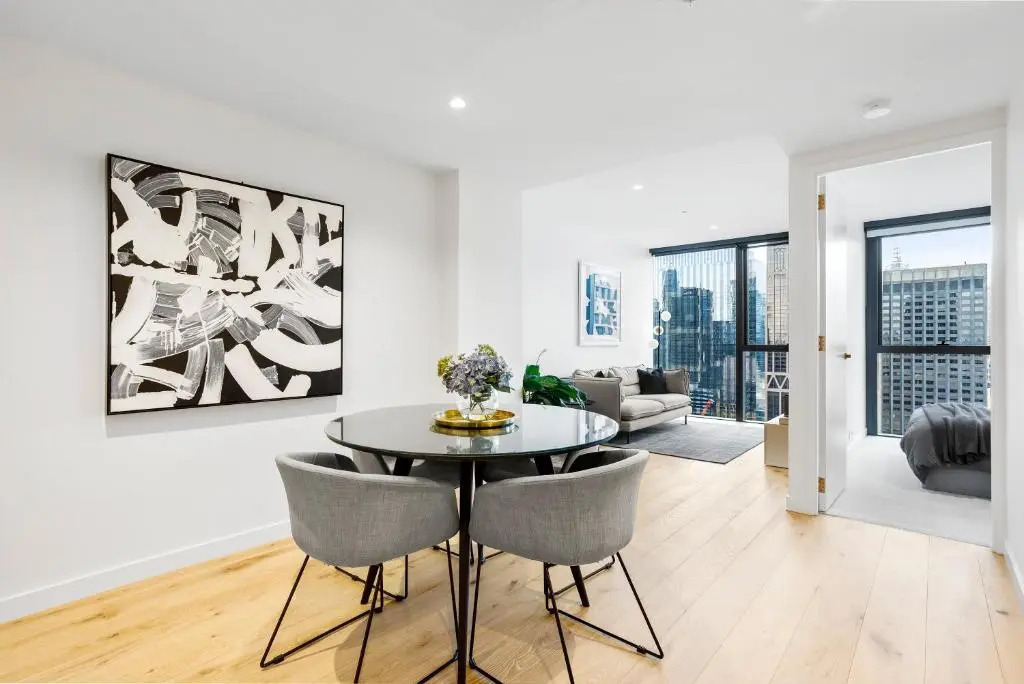 Luxuria Apartments - Collins House