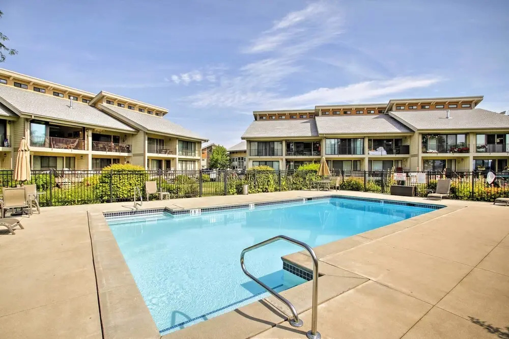 Lake Pend Oreille Condo w/ Porch & Mountain View!
